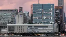 O Hospital NYU Langone Health, um dos principais de Manhattan, em Nova York, nos Estados Unidos