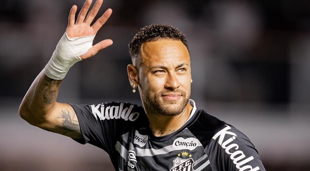 Neymar retorna Santos
