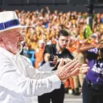 O presidente Lula da Silva durante desfile na Marquês de Sapucaí | Foto: Reprodução/Redes sociais