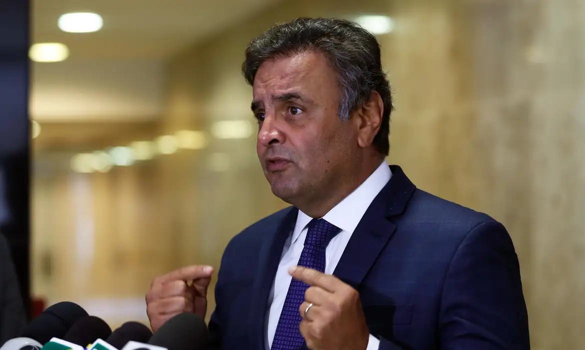 PSDB reage ao avanço do PSD, e Aécio acusa Kassab de agir como ‘fundo abutre’