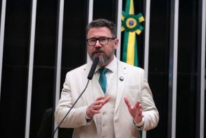 'Estou à disposição do projeto maior, que é eleger Flávio Bolsonaro presidente', disse Pollon | Foto: Divulgação/Câmara dos Deputados
