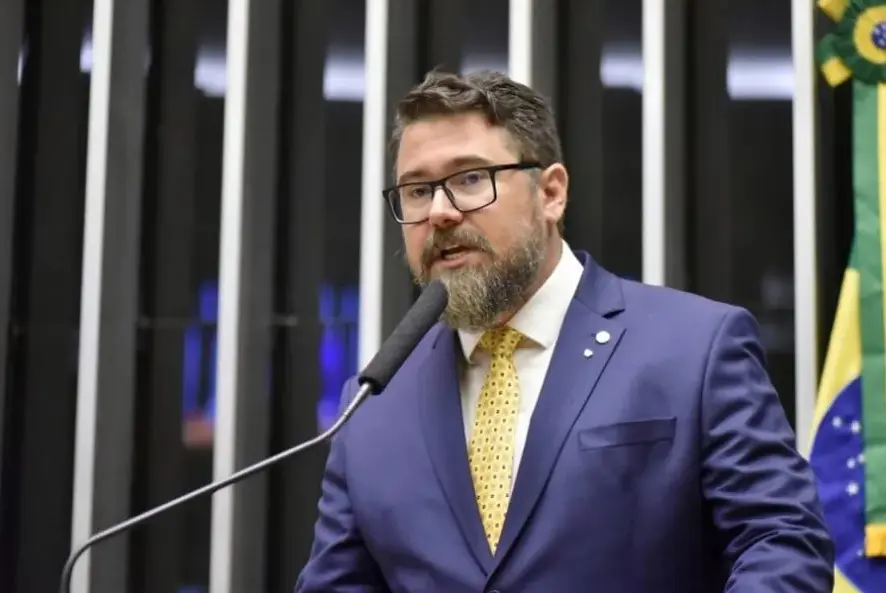 'Flávio quis me ajudar', ressaltou o deputado, em conversa com Oeste. 'Nunca pedi dinheiro. Isso não vai acontecer.' | Foto: Reprodução/Agência Câmara