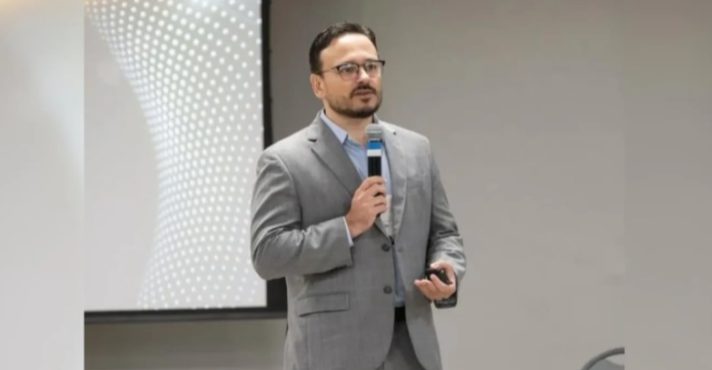 O professor de Direito Conrado Paulino da Rosa