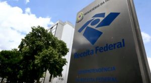 Arrecadação federal bate recorde em 2025