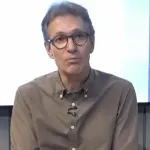 O governador Romeu Zema crítica o atual governo em entrevista via internet