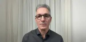 O governador de Minas Gerais Romeu Zema anuncia pré-candidatura à presidência em entrevista