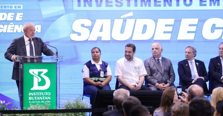 Lula da Silva discursa durante visita ao Instituto Butantan, em São Paulo | Foto: Rovena Rosa/Agência Brasil