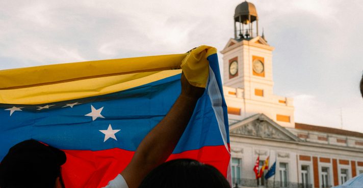 Antes mesmo da formalização da proposta no Parlamento, autoridades venezuelanas já haviam iniciado a liberação de detentos | Foto: Reprodução/Pexels venezuela