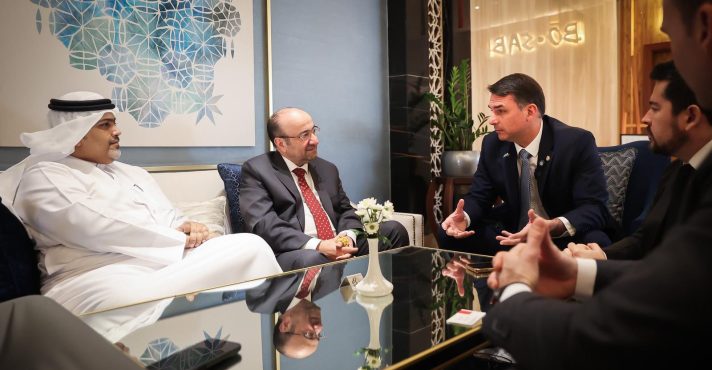 flávio Bolsonaro Eduardo Bolsonaro oriente médio relações externas
