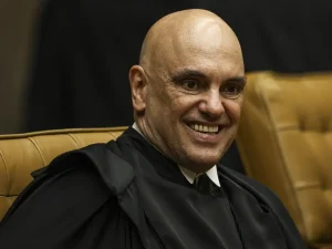 Ministro Alexandre de Moraes tem agora, sob seu controle, os processos relativos ao cumprimento de pena de centenas de condenados pelo 8 de janeiro e pelo “golpe” de 2022, incluindo o ex-presidente Jair Bolsonaro | Foto: Marcelo Camargo/Agência Brasil