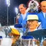 Carro alegórico com homenagens a José Serra e Geraldo Alckmin | Foto: Reprodução/TV Globo