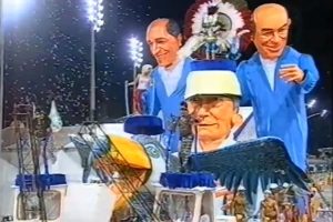 Carro alegórico com homenagens a José Serra e Geraldo Alckmin | Foto: Reprodução/TV Globo