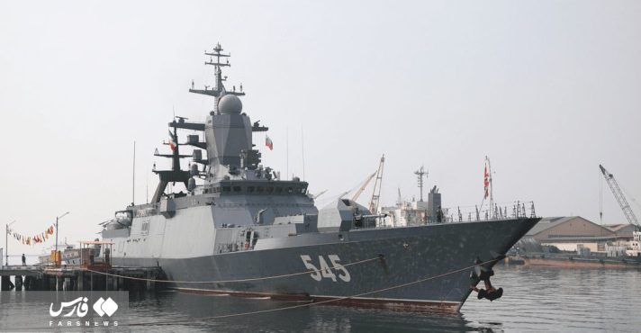 A embarcação participa de um exercício naval conjunto envolvendo a Marinha russa