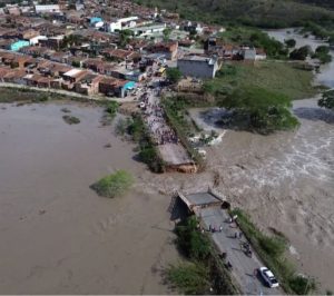 ponte desaba em Calçado (PE)