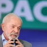Presidente Lula durante discurso em evento do PAC sobre investimentos e infraestrutura no Brasil.