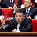 Ditador da Coreia do Norte, Kim Jong-un, ao votar no Congresso do Partido dos Trabalhadores - 22/2/2026 | Foto: Reprodução/Redes sociais