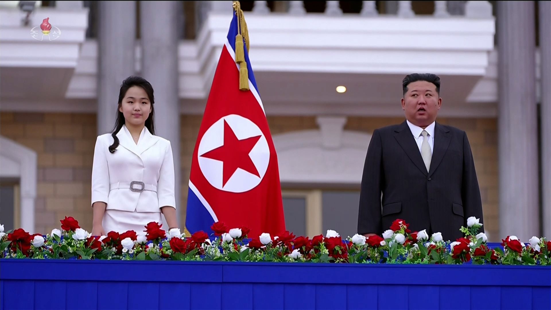 O ditador Kim Jong-un e sua filha, supostamente chamada Kim Ju Ae | Foto: Reprodução/KCNA
