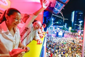 Lula e a primeira-dama Janja em trio elétrico no Carnaval de Salvador | Foto: Ricardo Stuckert/Lula Oficial