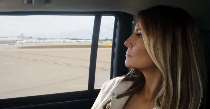 Documentário sobre Melania Trump supera expectativas e estreia em 3º lugar nos EUA