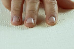 Pela primeira vez em quarenta anos, o Ministério não apresentou um cronograma oficial para os alunos que leem em Braille | Foto: Pixabay/Myriams
