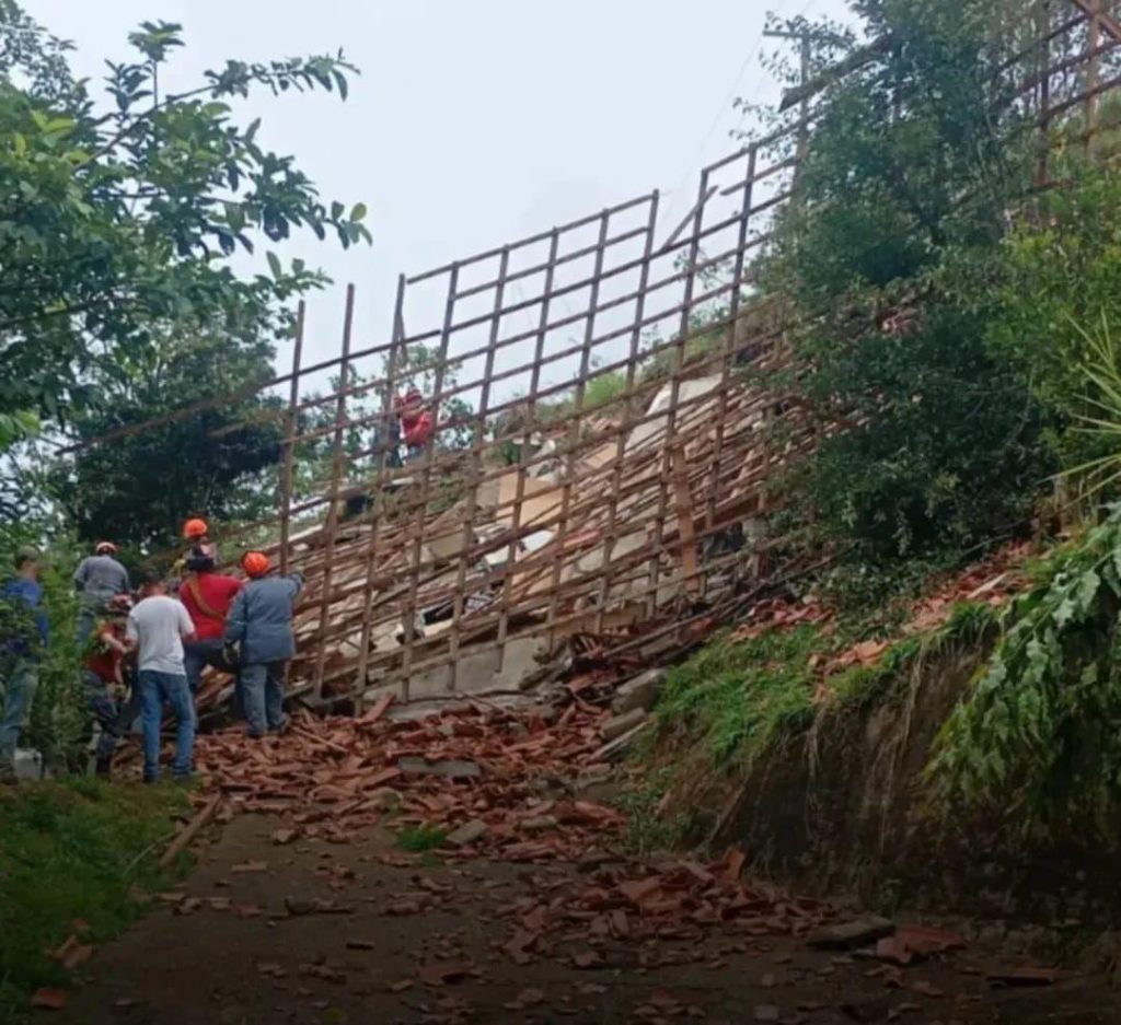 Houve deslizamento em Natividade | Foto: Divulgação/Defesa Civil