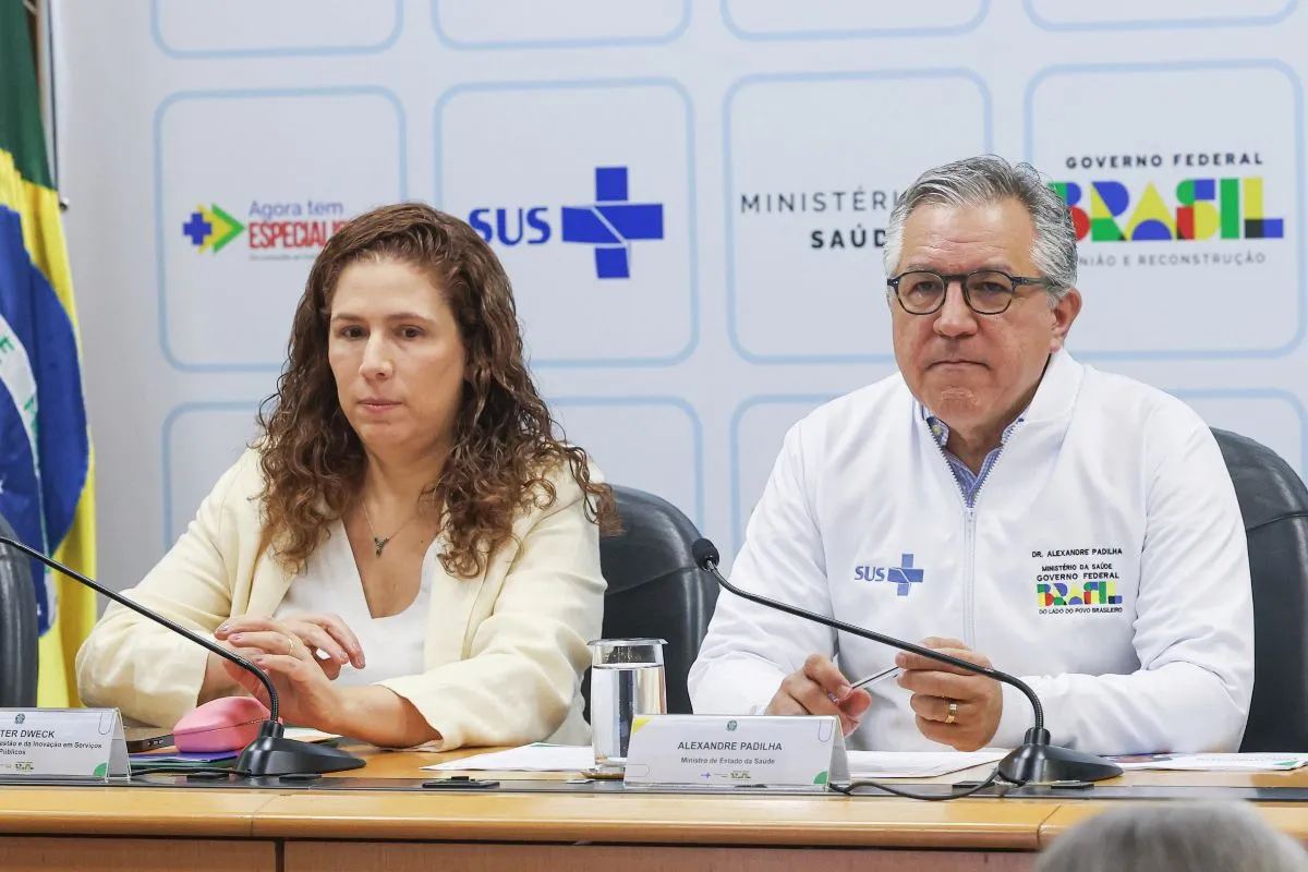 Representantes do Ministério da Saúde participam de coletiva oficial sobre o SUS em evento do Governo Federal.