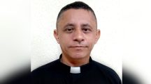 padre acusado de transfobia