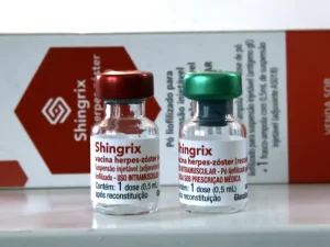 Frascos da vacina contra herpes-zóster: mais de R$ 750 no sistema privado | Foto: Paulo Pinto/Agência Brasil