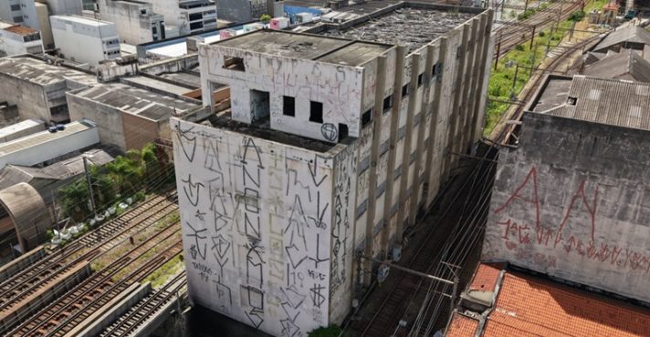 prédio abandonado dos correios em são paulo