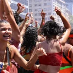 Foliões aproveitam o Carnaval durante chuva | Foto: Tomaz Silva/Agência Brasil