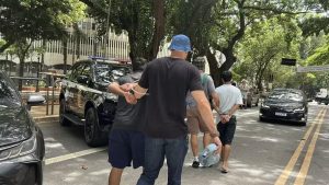 Policiais fantasiados de Turma do Chaves prenderam 5 pessoas no Centro de SP | Foto: Divulgação/SSP