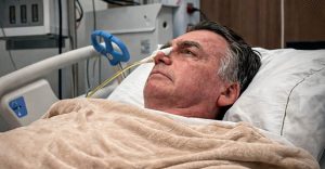 Ex-presidente Jair Bolsonaro (PL) internado na UTI do Hospital DFStar, em abril de 2025 | Foto: Jair Messias Bolsonaro/Via Facebook