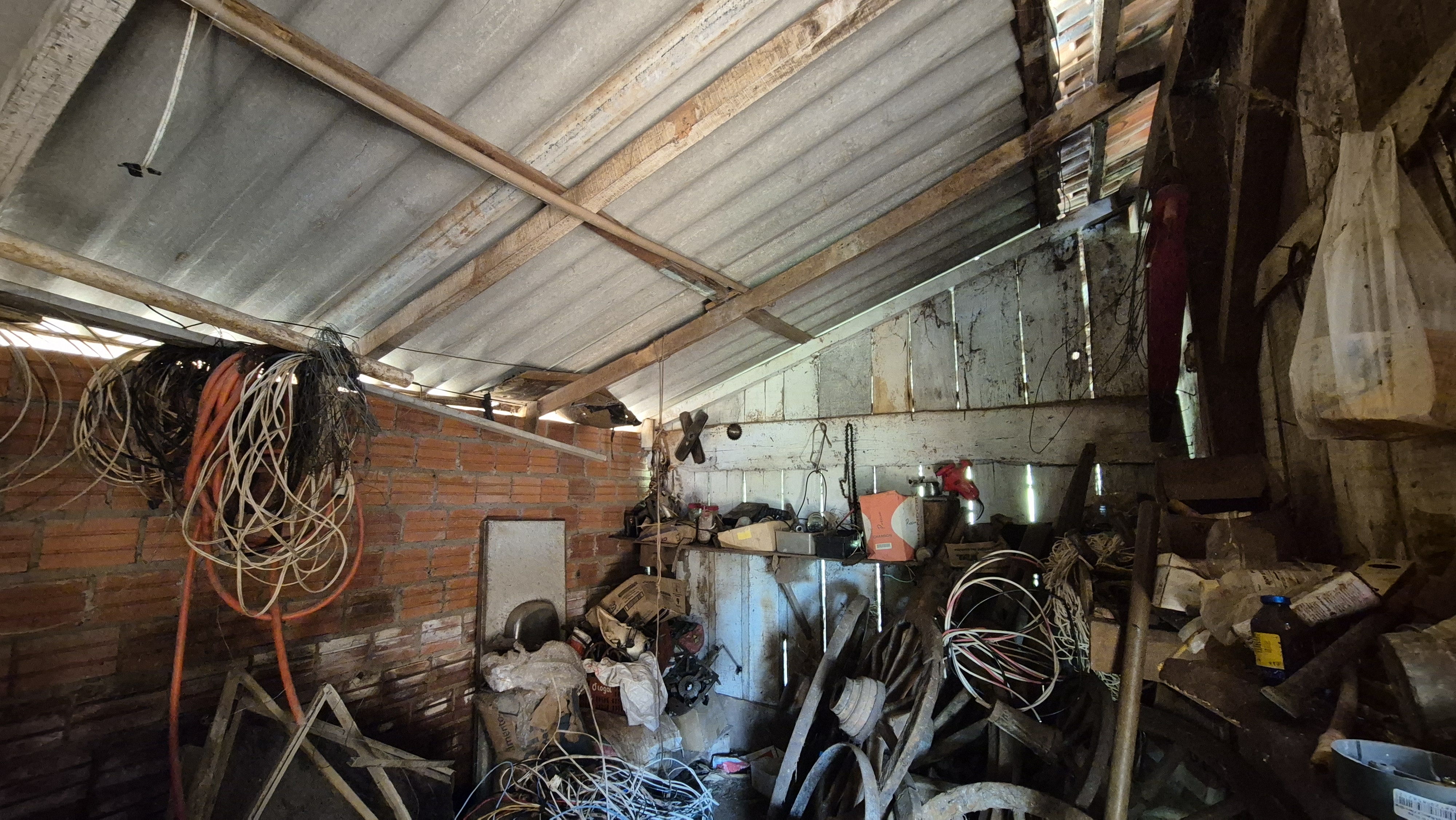 Cubículo de materiais, local onde Fernando foi encontrado pelo funcionário da Sicredi | Foto: Tauany Cattan/Revista Oeste