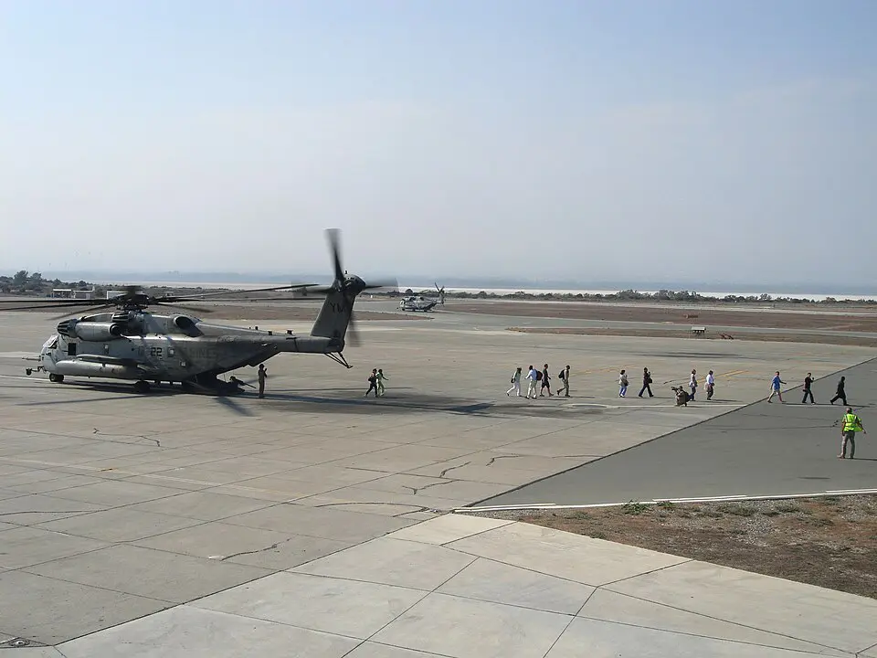 Helicóptero dos fuzileiros navais dos EUA na base aérea de Acrotíri, controlada pelo Reino Unido no Chipre