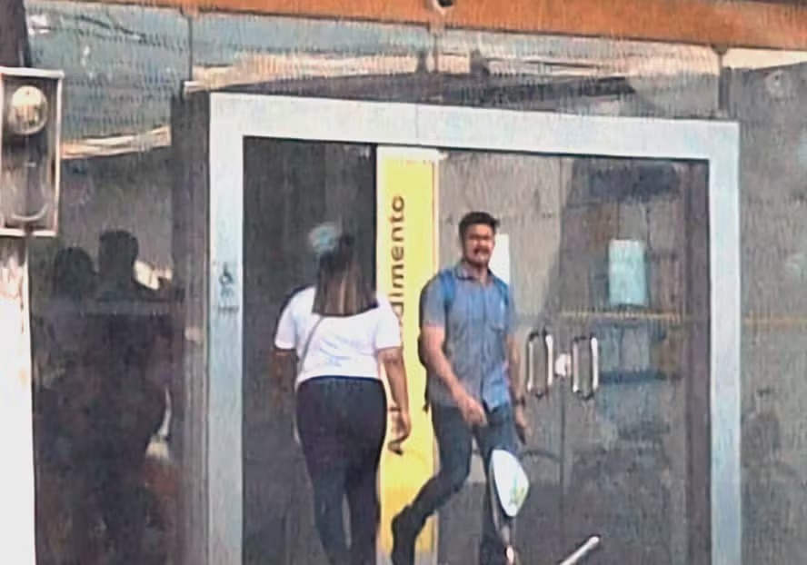Momento em que suspeito deixa agência em Macapá | Foto: Reprodução/X
