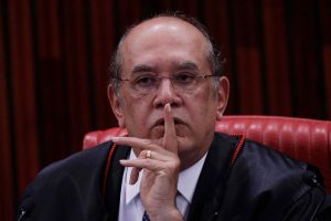 Gilmar Mendes, gesticula durante uma sessão em Brasília, Brasil, em 8 de junho de 2017 | Foto: Reuters/Ueslei Marcelino