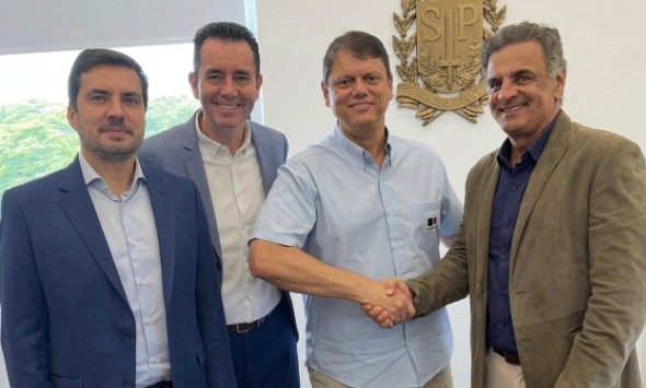 Tarcísio se reúne com cúpula do PSDB e aproxima tucanos de sua reeleição