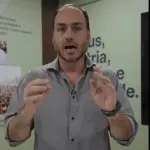 Carlos Bolsonaro durante manifestação nas redes sociais | Foto: Reprodução/X/@CarlosBolsonaro