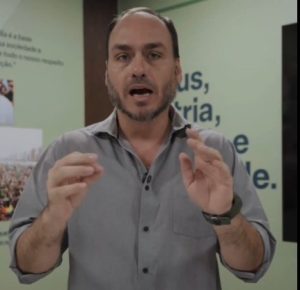 Carlos Bolsonaro durante manifestação nas redes sociais | Foto: Reprodução/X/@CarlosBolsonaro