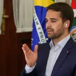 Eduardo Leite durante gravação de mensagem ao eleitorado | Foto: Divulgação/RS.Gov