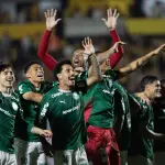 Jogadores do Palmeiras comemoram o título do Campeonato Paulista, depois da partida contra o Novorizontino, no Estádio Jorge Ismael de Biasi - 3/8/2026 | Foto: Joisel Amaral/Agif/Reuters