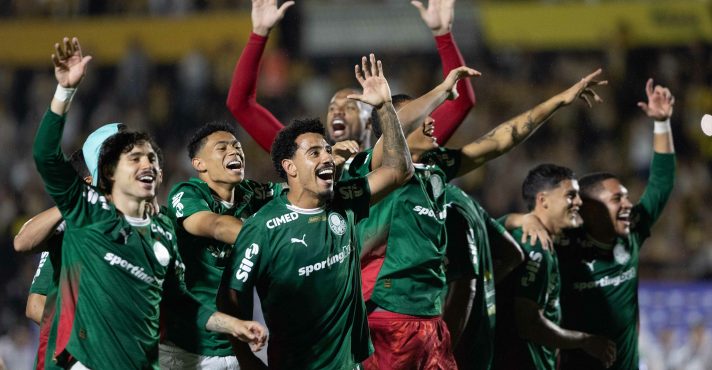 Jogadores do Palmeiras comemoram o título do Campeonato Paulista, depois da partida contra o Novorizontino, no Estádio Jorge Ismael de Biasi - 3/8/2026 | Foto: Joisel Amaral/Agif/Reuters