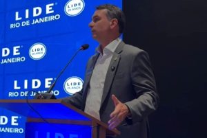 Flávio Bolsonaro discursa em evento de segurança pública no Rio de Janeiro | Foto: Divulgação/Assessoria de Flávio Bolsonaro