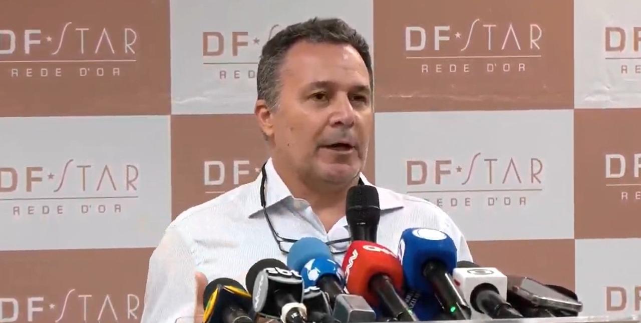 Médico de Bolsonaro viaja a Brasília depois da internação do ex-presidente