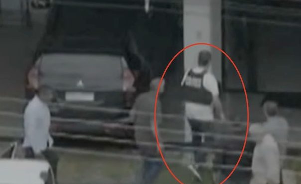 Jair Bolsonaro com colete à prova de balas