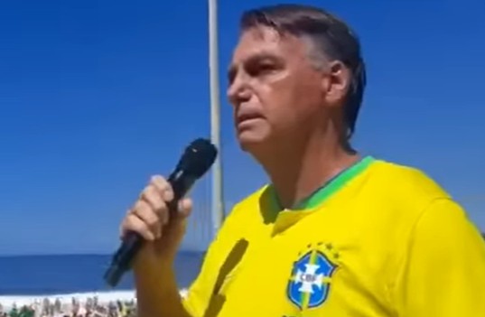 Bolsonaro depõe em casa sobre arma apreendida com agente do GSI