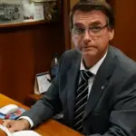 Jair Bolsonaro durante exibição de sua live nas plataformas digitais