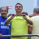 O pastor Silas Malafaia e o senador Flávio Bolsonaro, na manifestação Acorda, Brasil, na Avenida Paulista | Foto: Jefferson Aguiar/Pera-Photo Press/Estadão Conteúdo