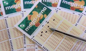 No último concurso da Mega-Sena, três apostas acertaram a seis dezenas | Foto: Rafa Neddermeyer/Agência Brasil