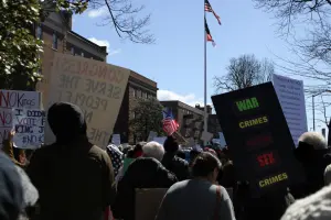 Manifestantes protestam contra Donald Trump nos Estados Unidos | Foto: Stuttle/Wikimedia Commons
